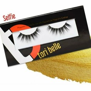 Magnetic eyeliner and lash set